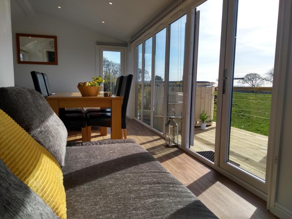 Cleeves Cabins Arran Luxury Lodge With Hot Tub Dalry  Exteriör bild