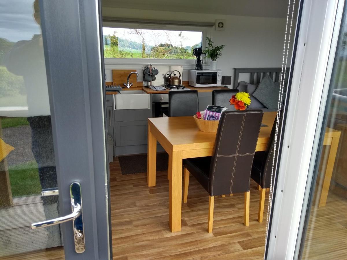 Cleeves Cabins Arran Luxury Lodge With Hot Tub Dalry  Exteriör bild