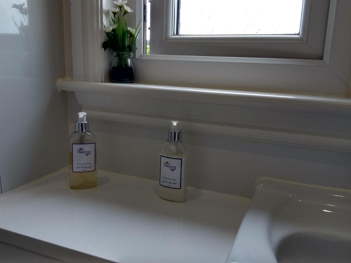 Cleeves Cabins Arran Luxury Lodge With Hot Tub Dalry  Exteriör bild