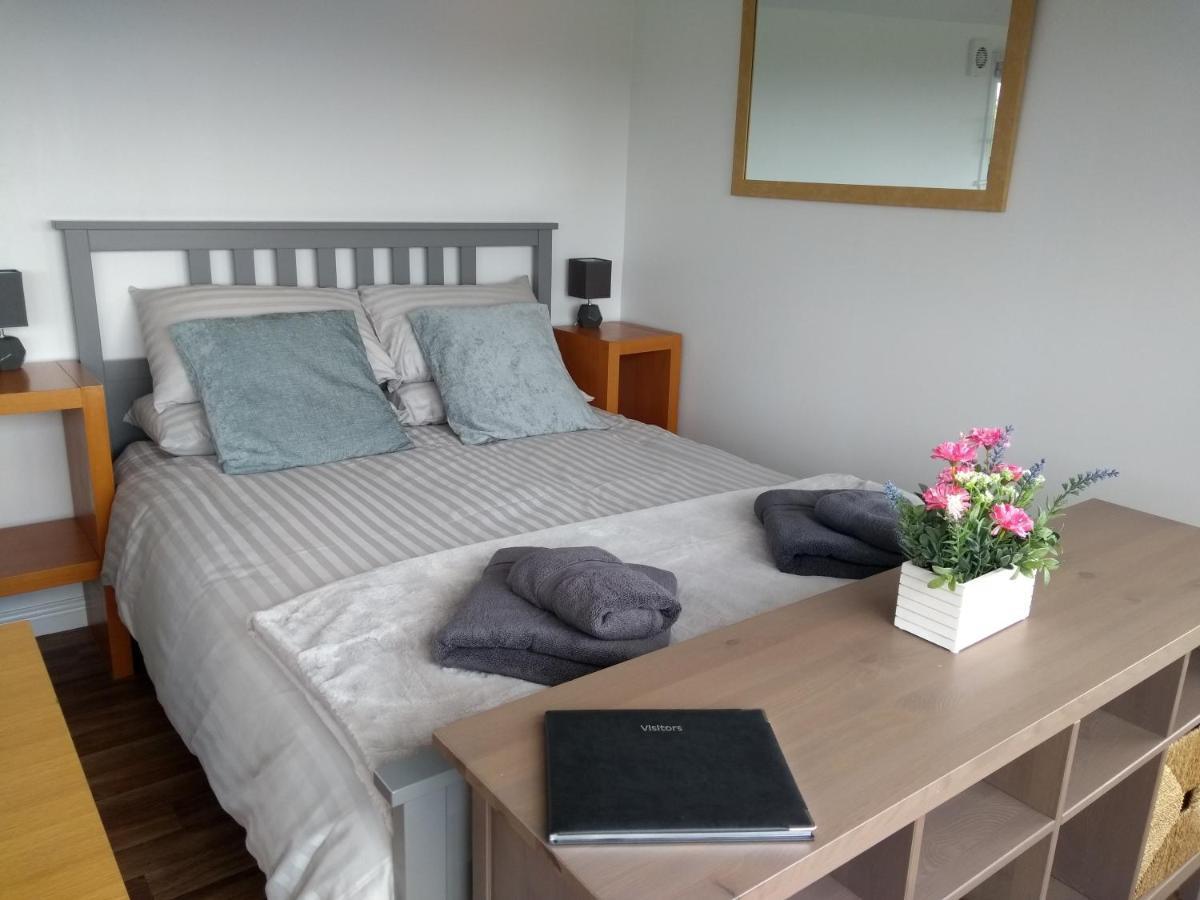 Cleeves Cabins Arran Luxury Lodge With Hot Tub Dalry  Exteriör bild